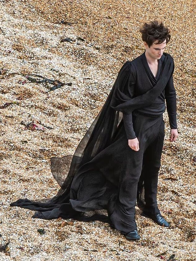 The Sandman Season 2: Leaked Set Photos Give Us First Look At Tom ...