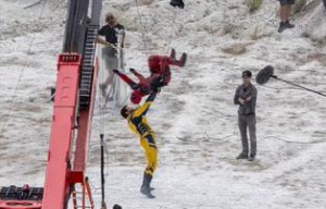 Hugh Jackman Wolverine vs Ryan Reynolds Deadpool 2